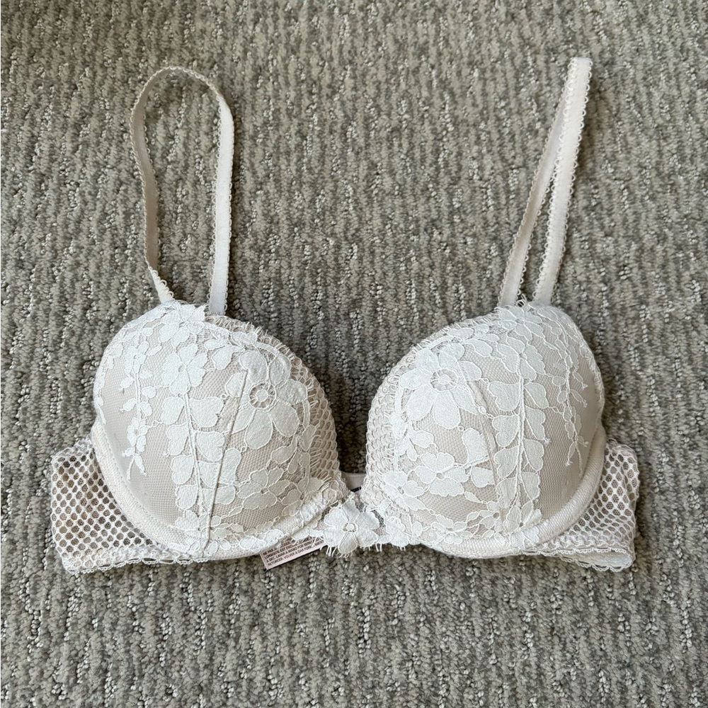 Victoria’s Secret White Laced Dream Angels Bra 32A